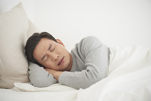 [칼럼] 잠 못 드는 장마철, 원인은 '빛 부족'